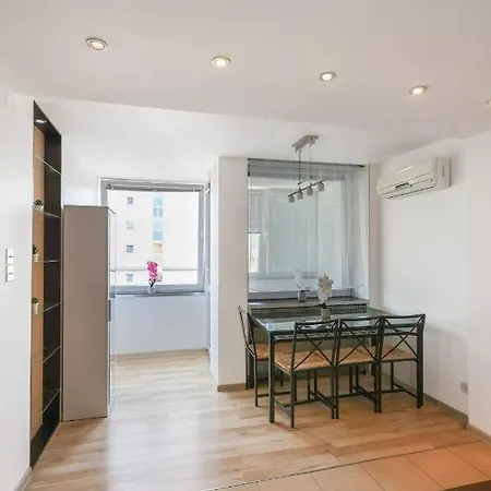 Clicktheflat Chlodna Center