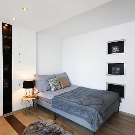 Hostal Clicktheflat Chlodna Center