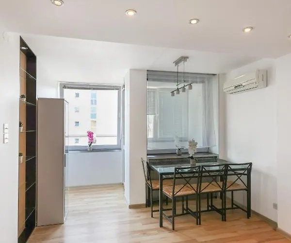 Clicktheflat Chłodna Center