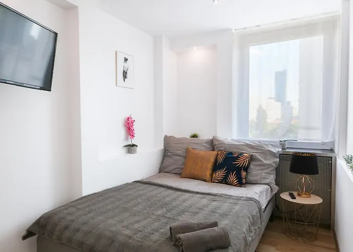 Clicktheflat Chłodna Center Hostel